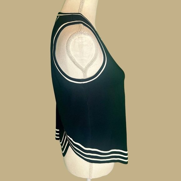 NWT Kendall & Kylie Black & White ‘Stripe Rib Overlap Top’ Size Small - Picture 11 of 11